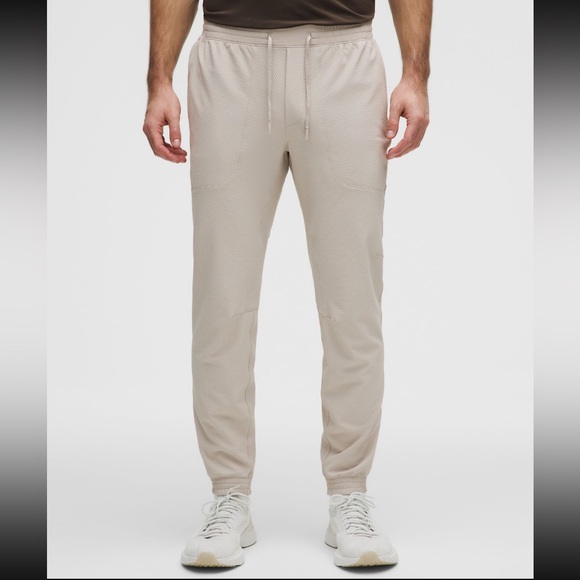 Lululemon Licensed To Train Textured Jogger *Shorter Downtown Tan Size XL
